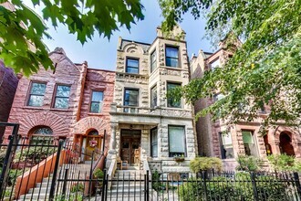 Building Photo - 734 W Briar Pl