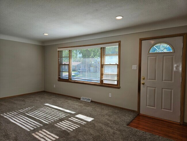 Sala de estar - 413 SW Westlawn Dr