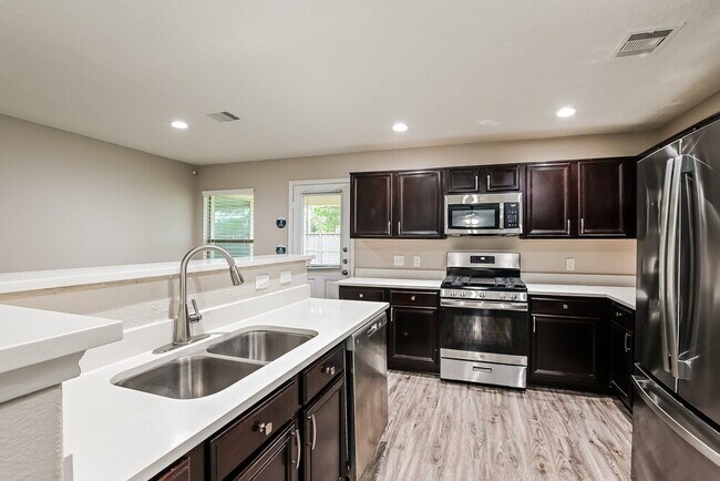 Foto del edificio - 16030 Arapaho Bend Ln