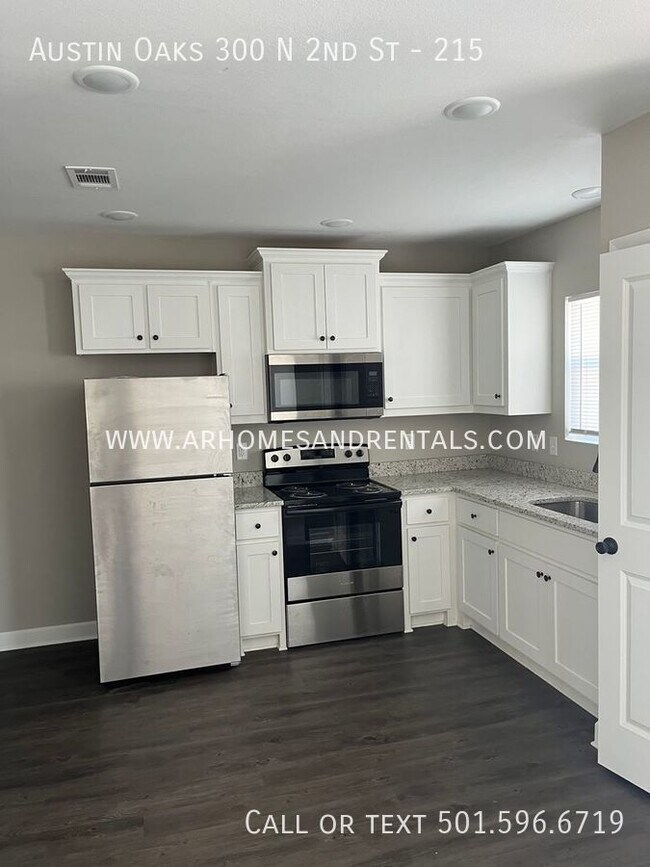 Building Photo - Austin Oaks 300 N 2nd St, 215 | 2 Bedroom ...