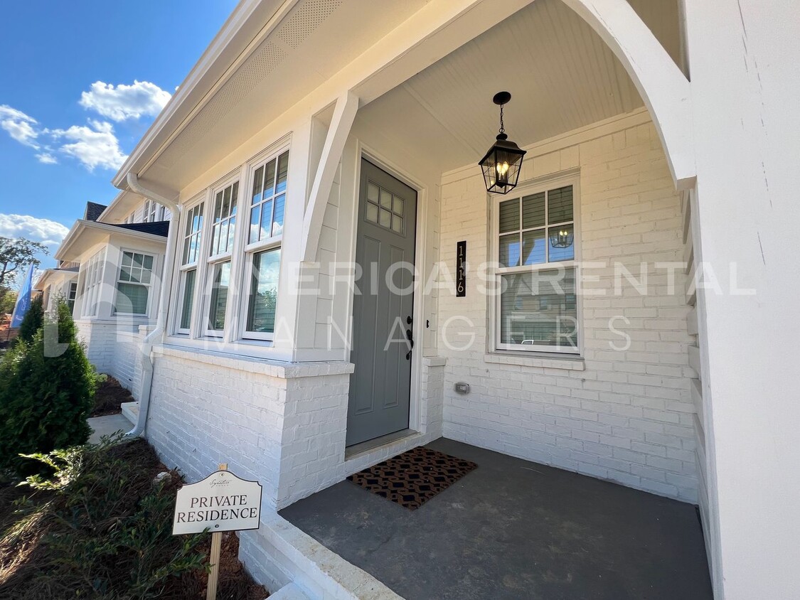 Foto principal - New Construction home for rent in Hoover! ...