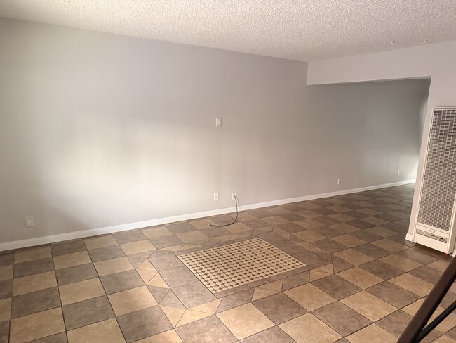 Building Photo - 1610 W 168th St