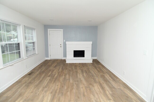 Building Photo - 822 Richardson St