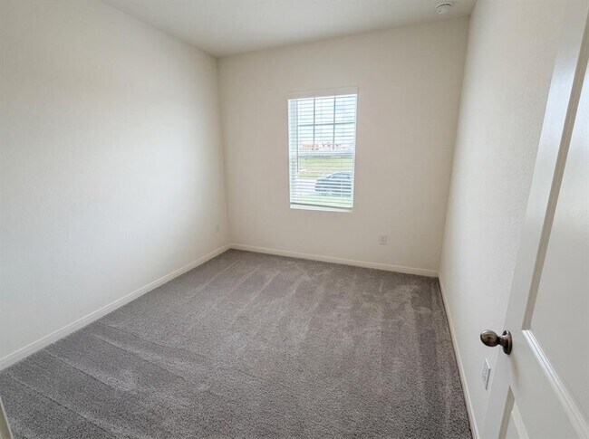 Foto del edificio - 616 Wesley Miller Ln