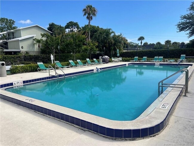 Foto del edificio - 800 NW Fork Rd