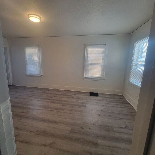 Foto del edificio - 850 2 Bedroom 1 Bathroom Home