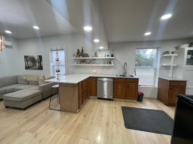 Building Photo - 419 S Mill St