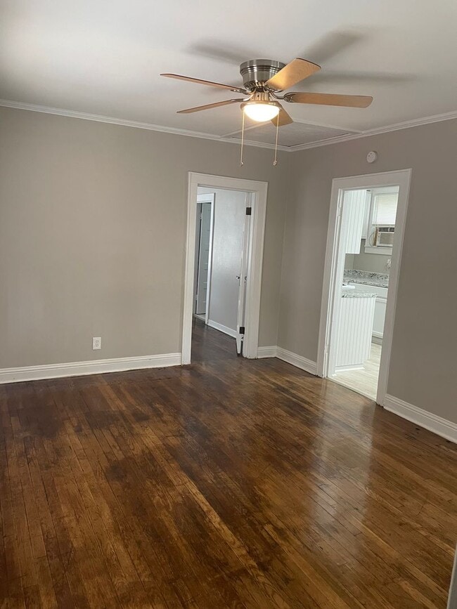 Building Photo - Highland 1 Bed Apartment
