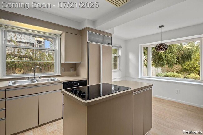 Building Photo - 2288 Northlawn Blvd