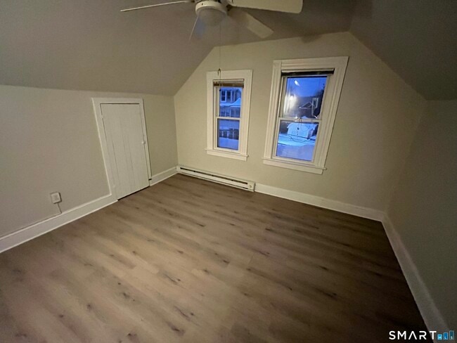 Foto del edificio - 53 Roosevelt Ave