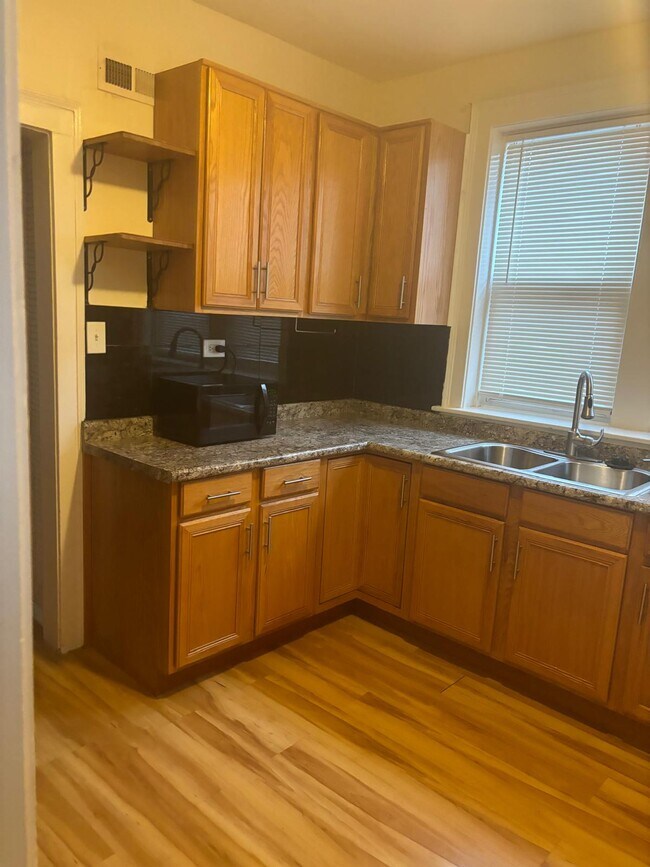 Foto del edificio - 7518 N Claremont Ave