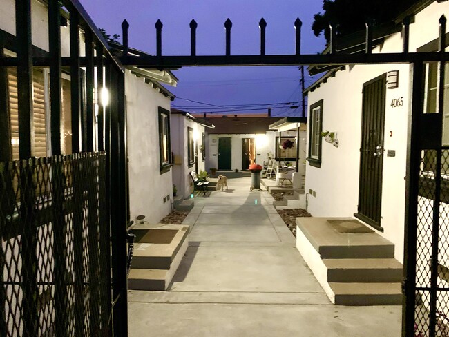Foto del edificio - 4069 Chamoune Ave