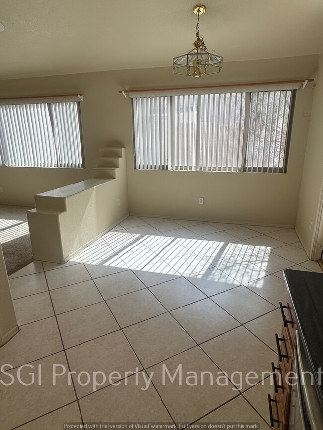 Building Photo - 1731 W Hiddenview Dr