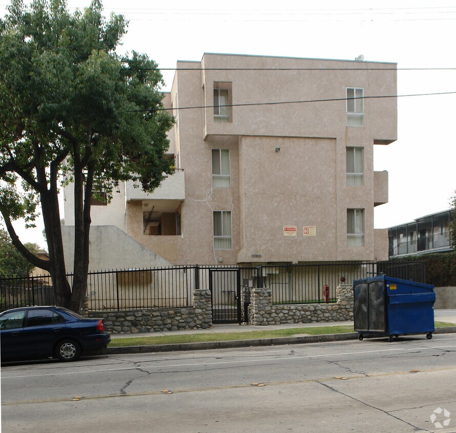 Building Photo - 1085 Raymond Ave