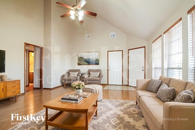 Foto del edificio - 2504 Tyler Ln