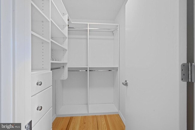 Foto del edificio - 675 E St NW