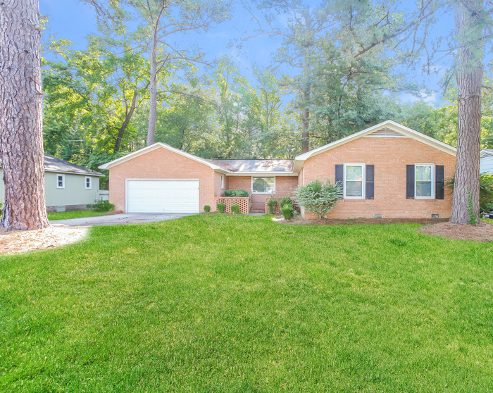 Primary Photo - 4 Bedroom Home in West Columbia!