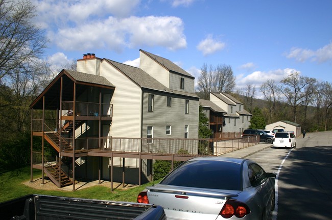 Building Photo - The Summit Apartments