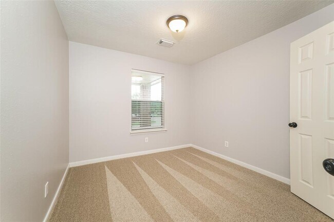 Foto del edificio - 12102 Ember Lake Rd