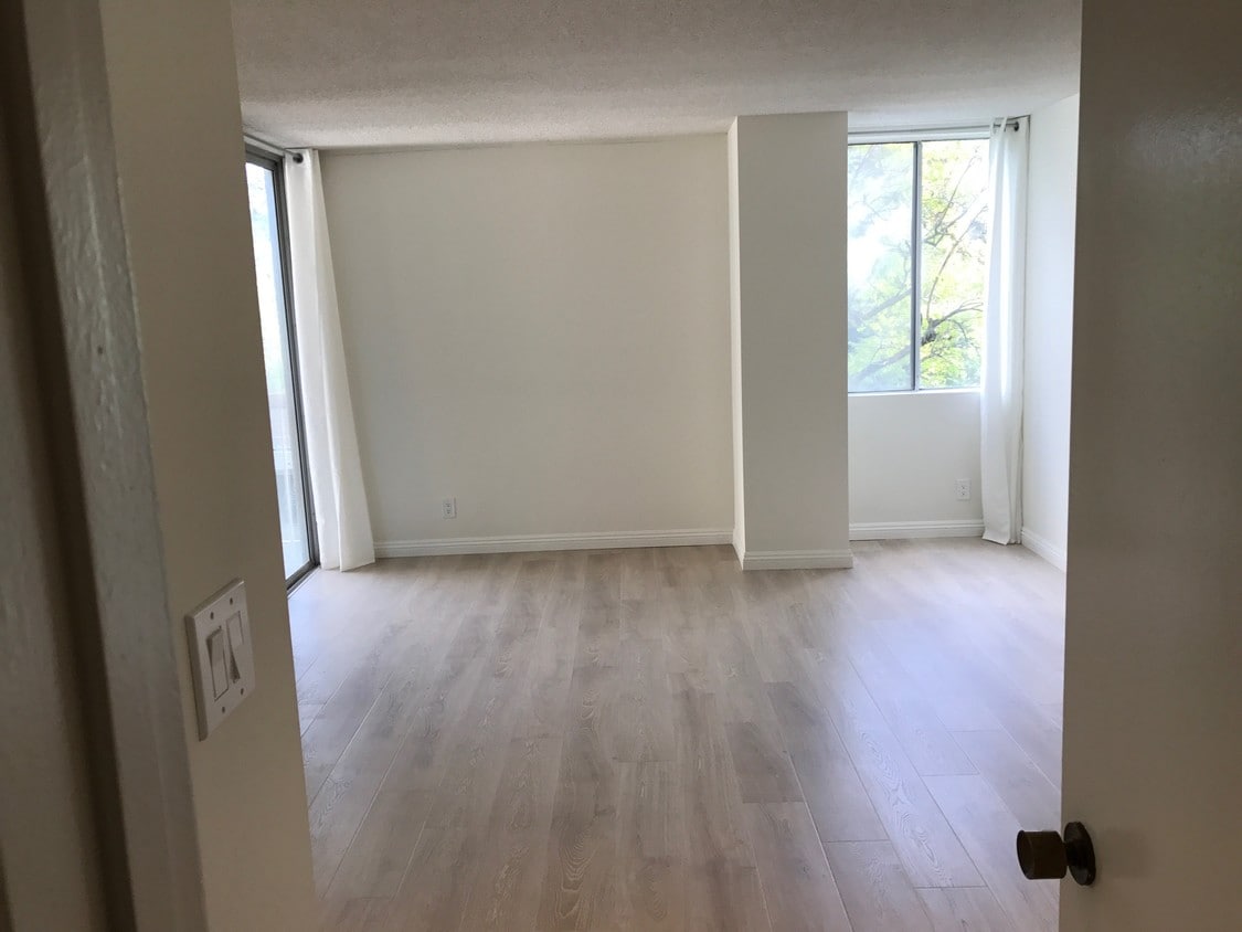 441 N Oakhurst Dr, Beverly Hills, CA 90210 Condo for Rent in Beverly