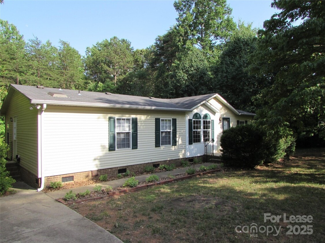 Primary Photo - 293 Sailwinds Rd