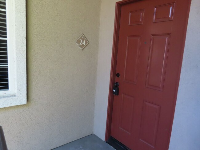 Building Photo - 41410 Juniper St