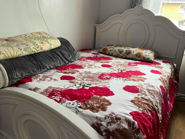 Foto del edificio - 619 Centre St