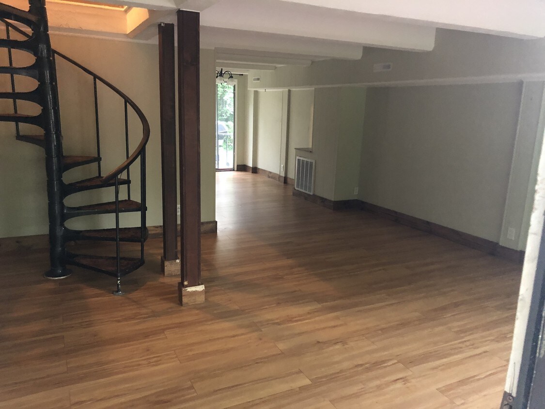 Entry Way - 143 Bradley St
