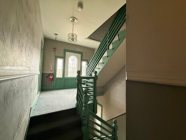 Building Photo - 342 Broadway St