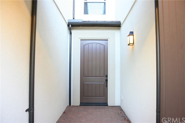 Building Photo - 48 Ovation