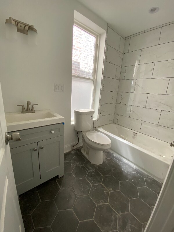 Building Photo - 1633 N Honore St