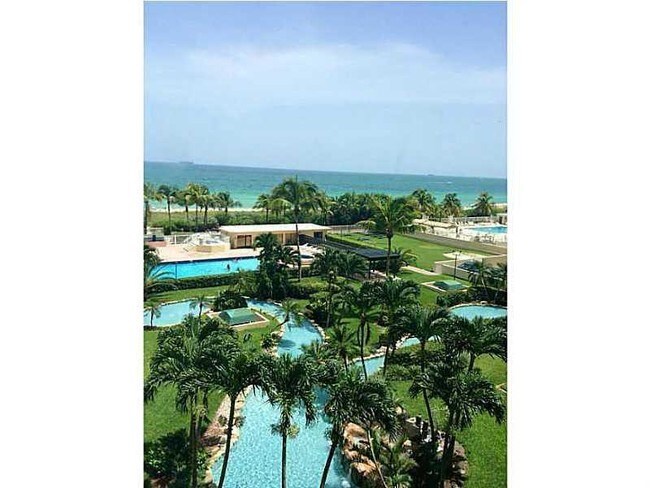 Foto del edificio - 5005 Collins Ave