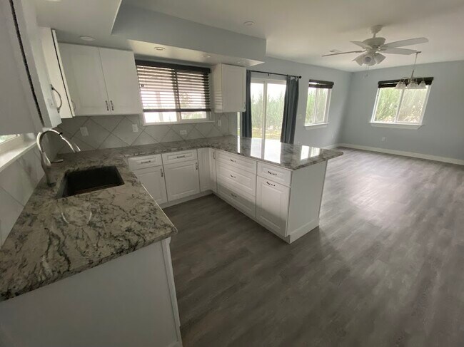 Foto del edificio - 3905 W Peninsula Dr