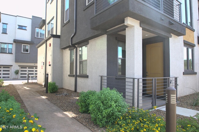 Building Photo - 2090 S Dorsey Ln