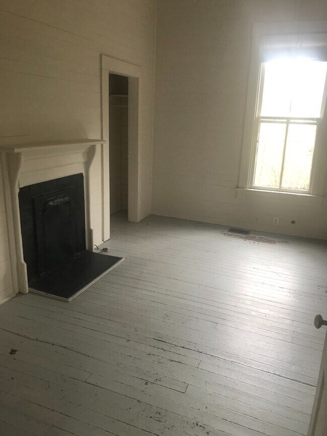 Building Photo - Charming Historic 1-Bedroom Cottage in the...
