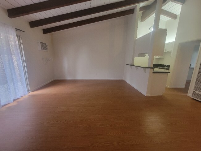 Foto del edificio - 7340 Ventura Canyon Ave