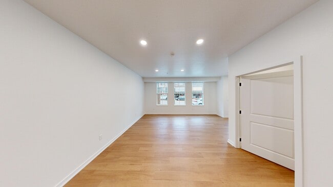 Building Photo - Federal Ave Rowhomes