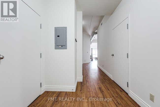 Building Photo - 150 Colborne St W
