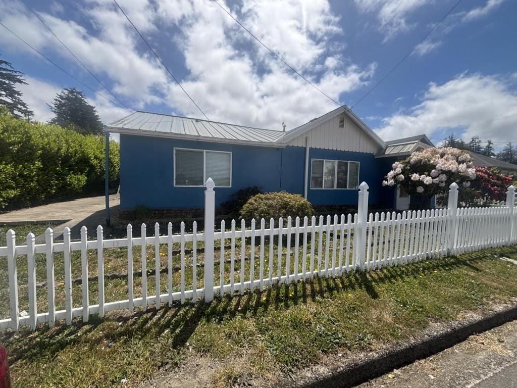 Primary Photo - 183 N Cammann St