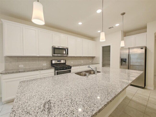 Foto del edificio - 24923 Providence Heights Way