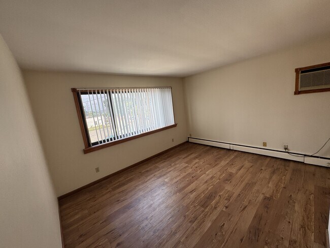 Building Photo - 1642 Eustis St