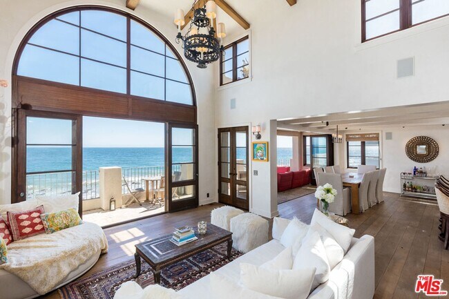 Foto del edificio - Architectural Beachfront Retreat on Las Flores Sands