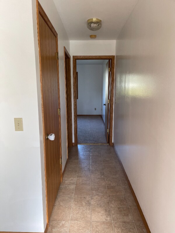 Building Photo - 109 W Parkview St