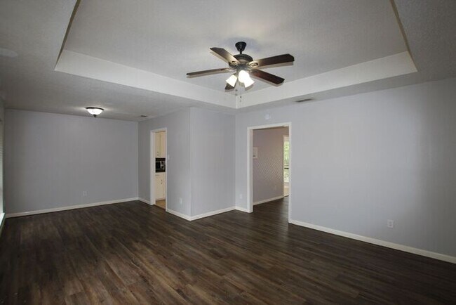 Foto del edificio - Charming 4-Bedroom Home with Mother-in-Law...
