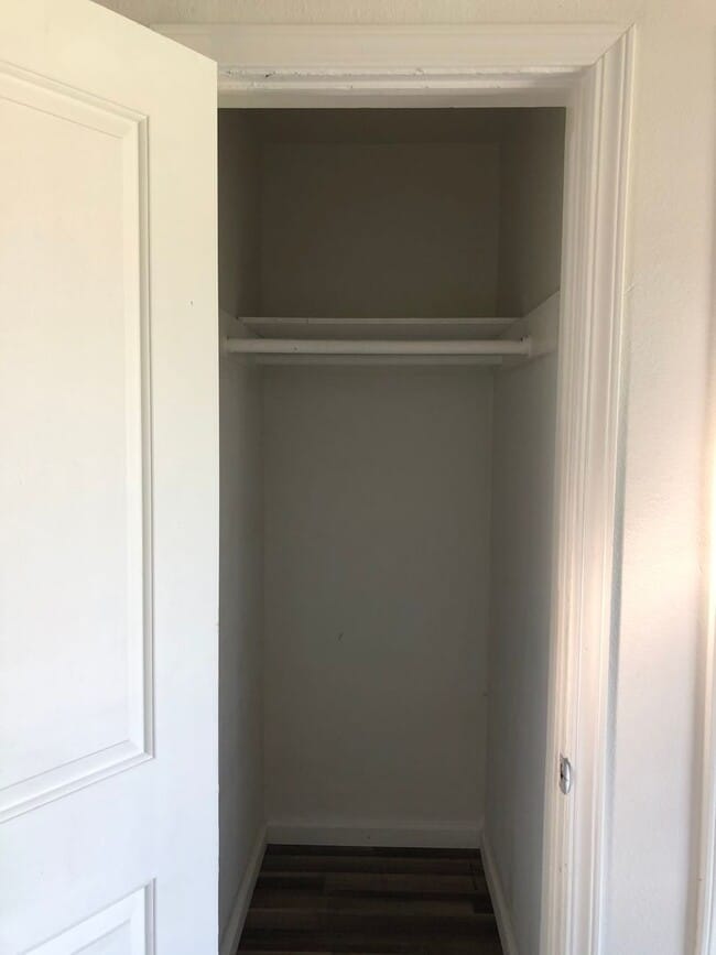 Foto del edificio - 1743 S La Brea Ave