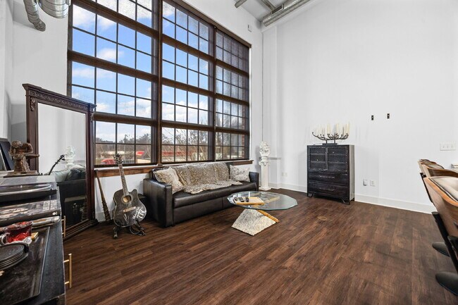 Foto del edificio - Urban Loft Condo Featuring Stunning Views & Rooftop Entertaining