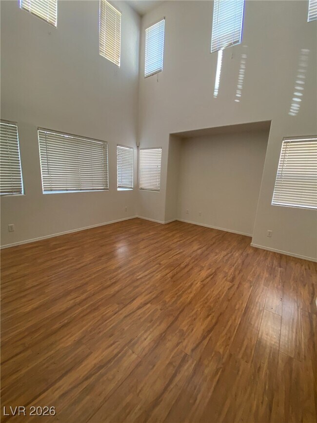 Building Photo - 987 Cantabria Heights Ave