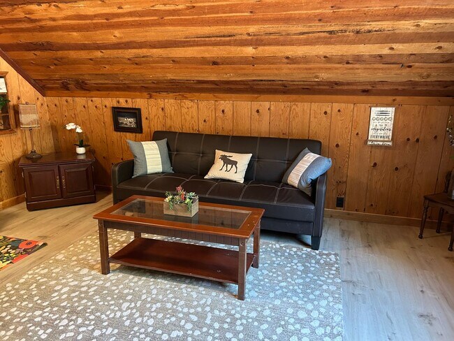 Foto del edificio - Furnished unit