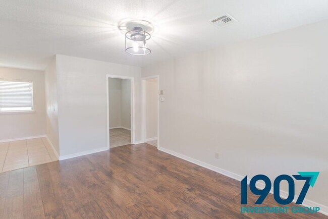 Foto del edificio - Charming 3-Bedroom Home in Moore with Spac...