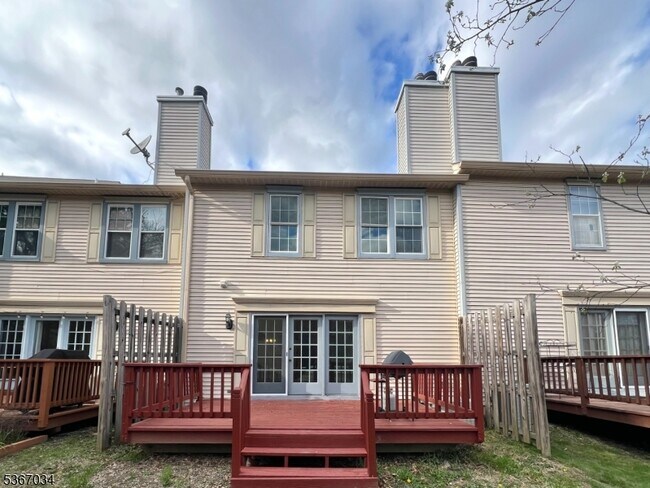 Building Photo - 82 Castleton Rd